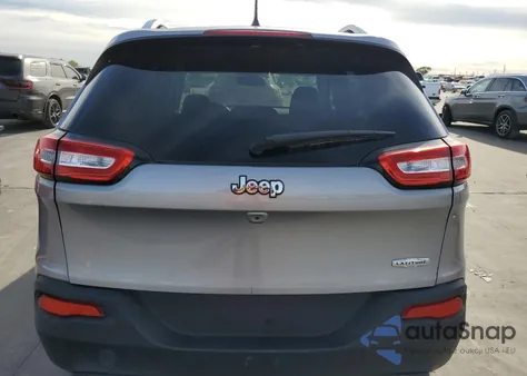 2016 Jeep Cherokee Latitude z USA, uszkodzony, nr VIN 1C4PJLCS9GW247311